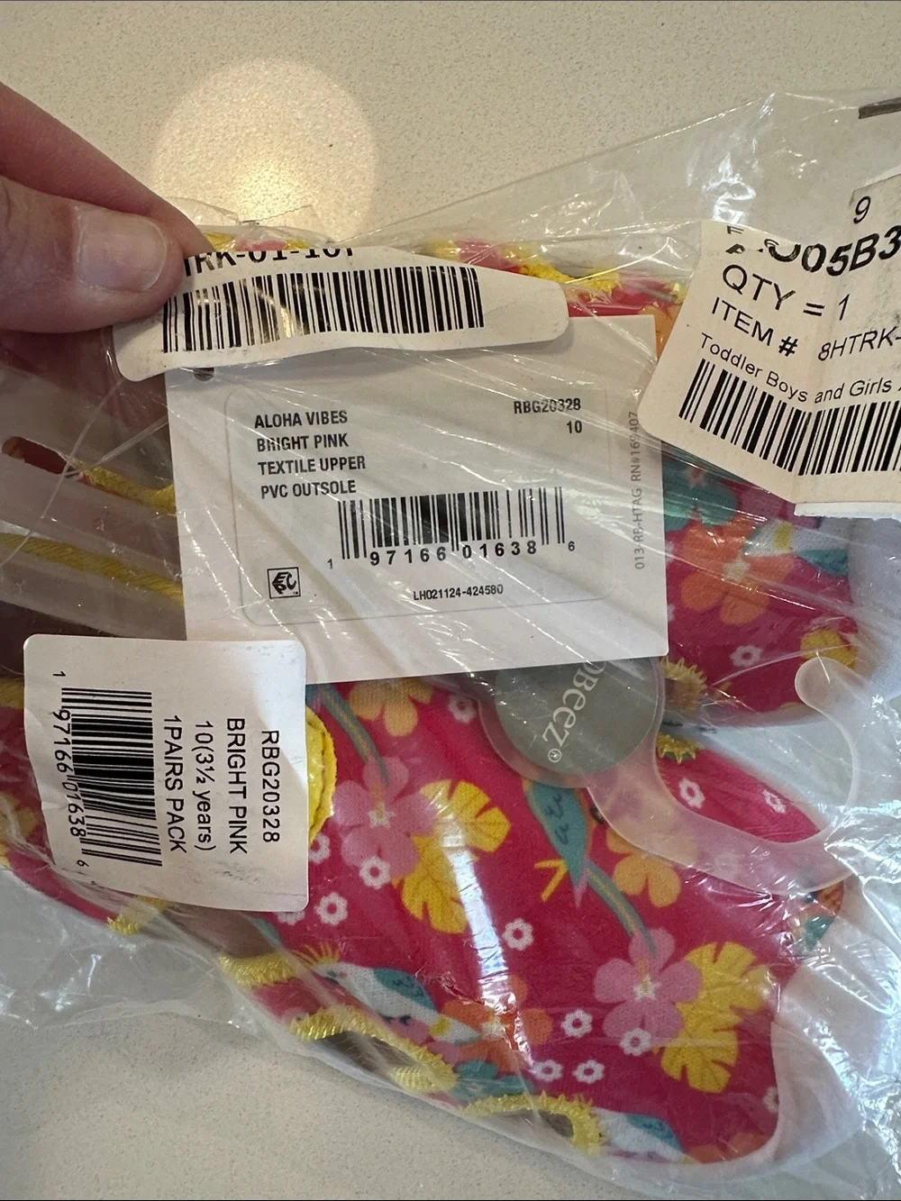 NWT- Robeez Pink Floral Aloha Kids Water Shoes with Yellow Trim. Size 10(3.5 yr)